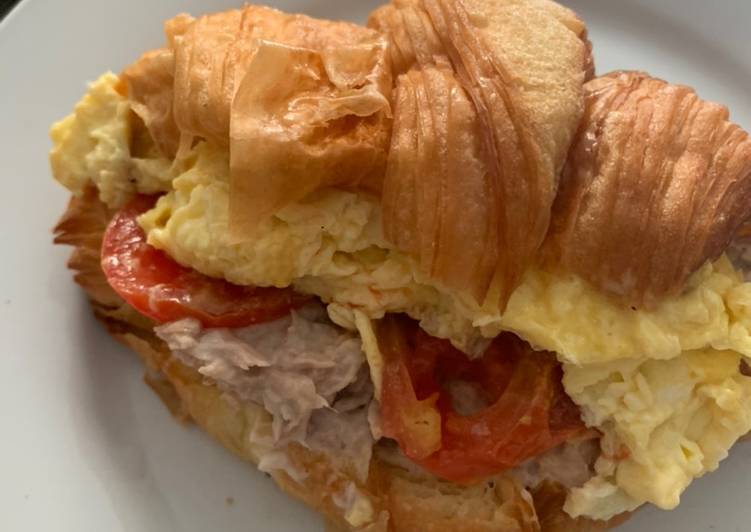 Langkah membuat Tuna Mayo Croissant Sandwich 🥐 mantap