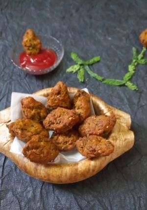 A picture of Easy and Crispy Bitter gourd skin muthiyas.