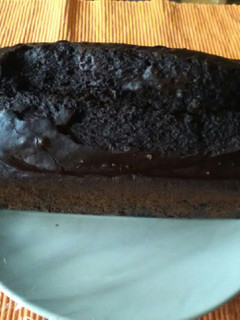 Una foto de Bizcocho vegano. Algarroba y flor de azahar