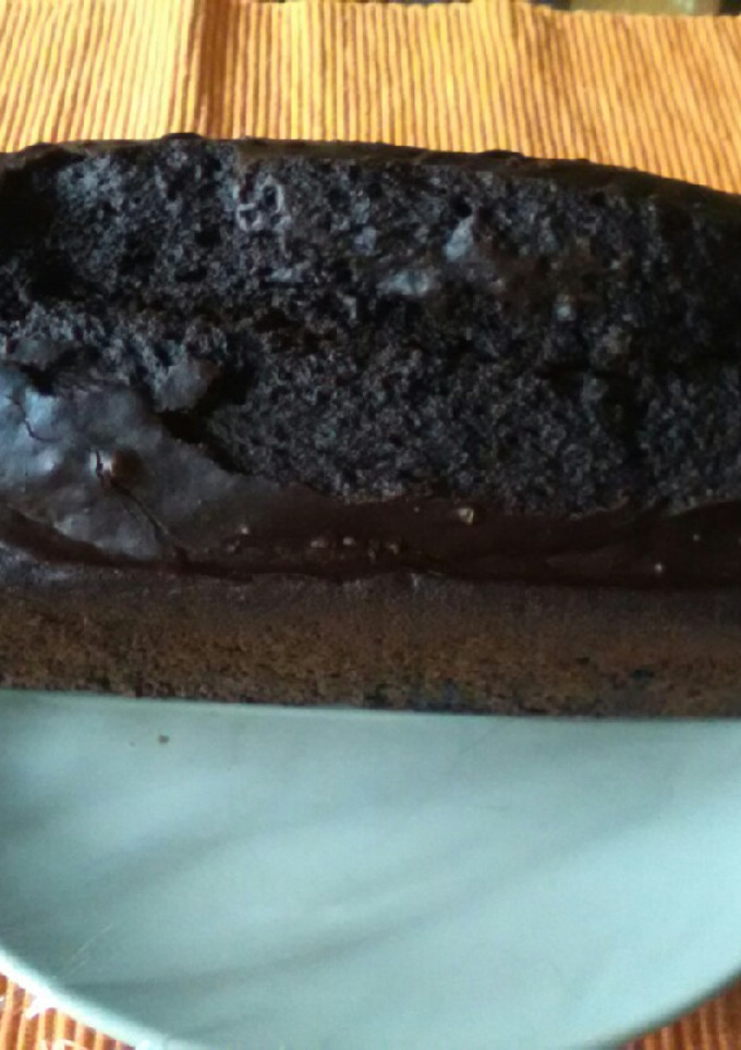 Una foto de Bizcocho vegano. Algarroba y flor de azahar