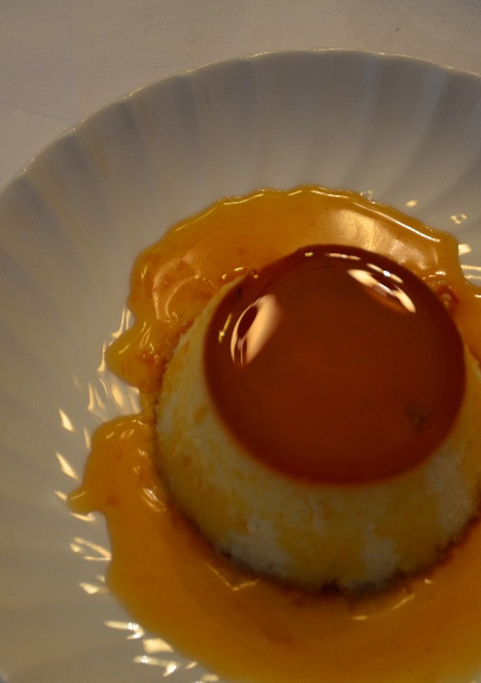 Una foto de Flan de chocolate blanco