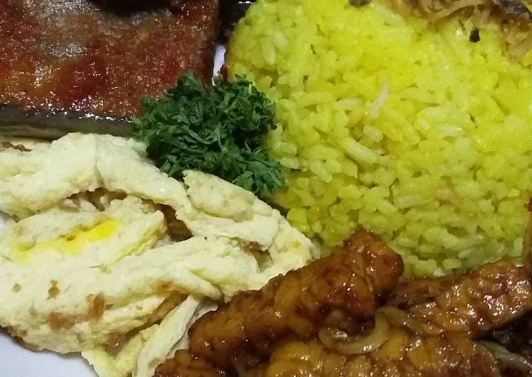 Nasi kuning ala bunda jk