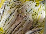 Una foto de boquerones en vinagre