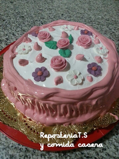 Una foto de Tarta de merengue con relleno de chocolate