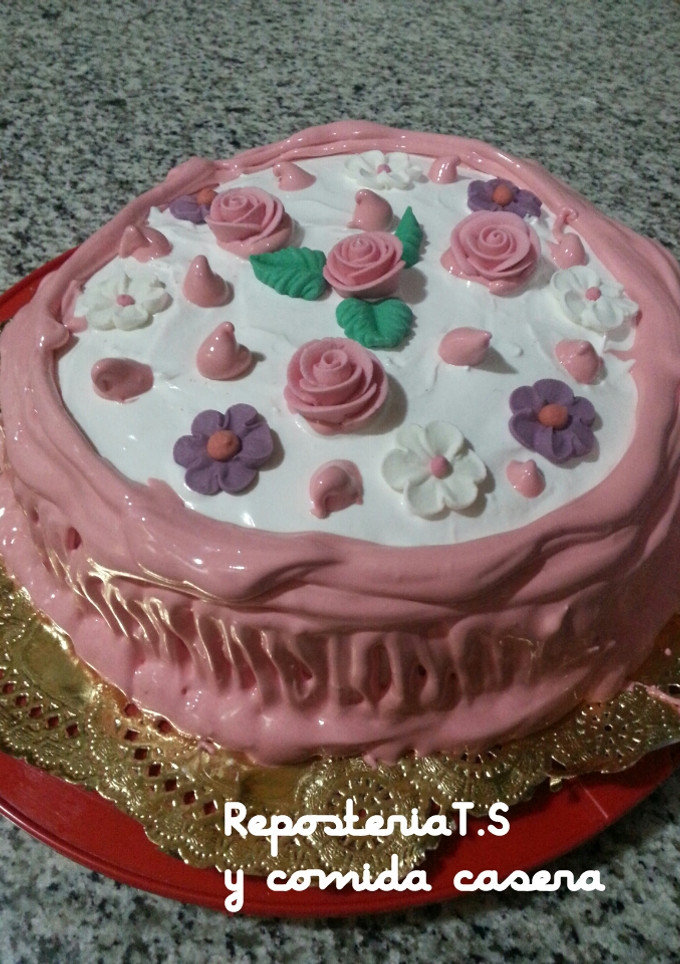 Una foto de Tarta de merengue con relleno de chocolate