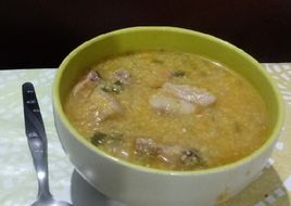 Canjiquinha com costela de porco