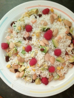 Una foto de Ensalada de arroz fresquita