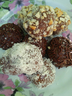 Foto resep Bola Bola Coklat Biskuit Regal