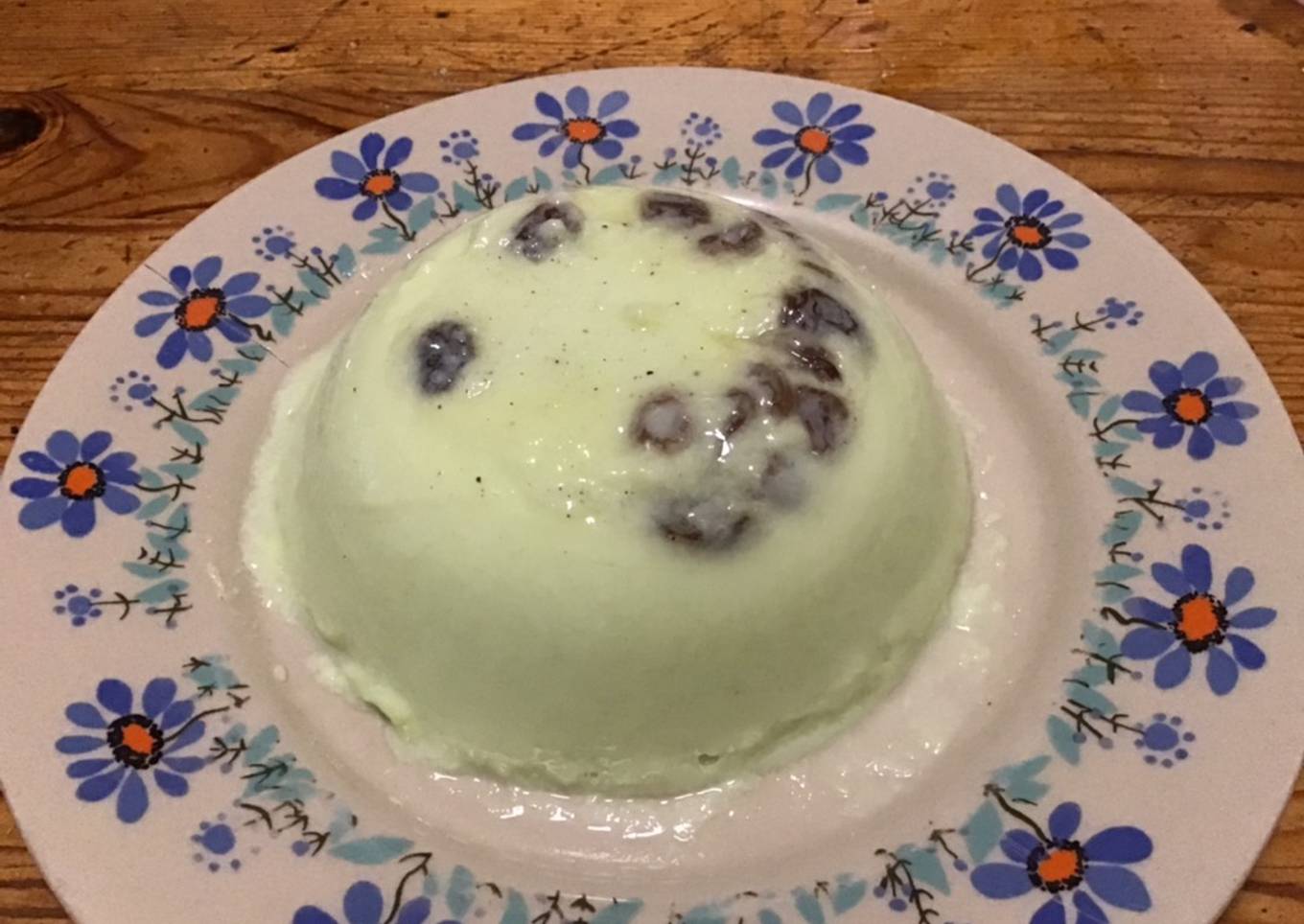 Crèmes pistache vanille et raisins de corinthe