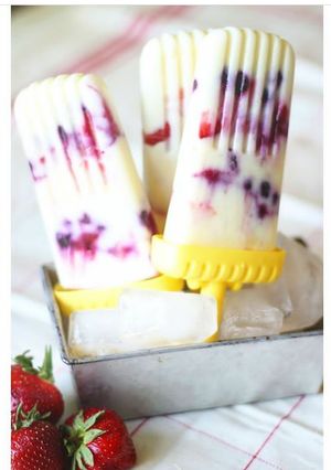 Una foto de Súper helados de yogurt y frutas!