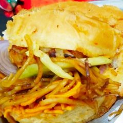 A picture of Noodle burger.