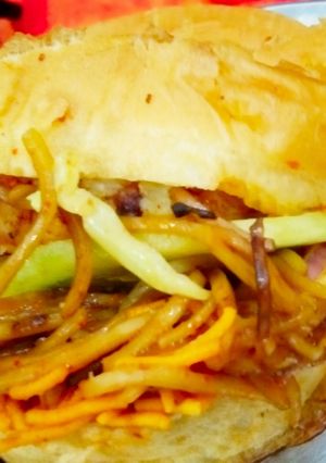 A picture of Noodle burger.