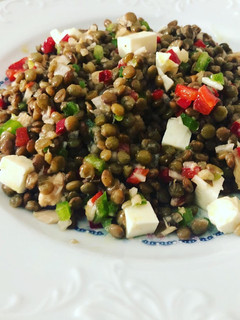 Una foto de Ensalada de lentejas con emulsión de aceite de oliva virgen extra, vinagre y limón