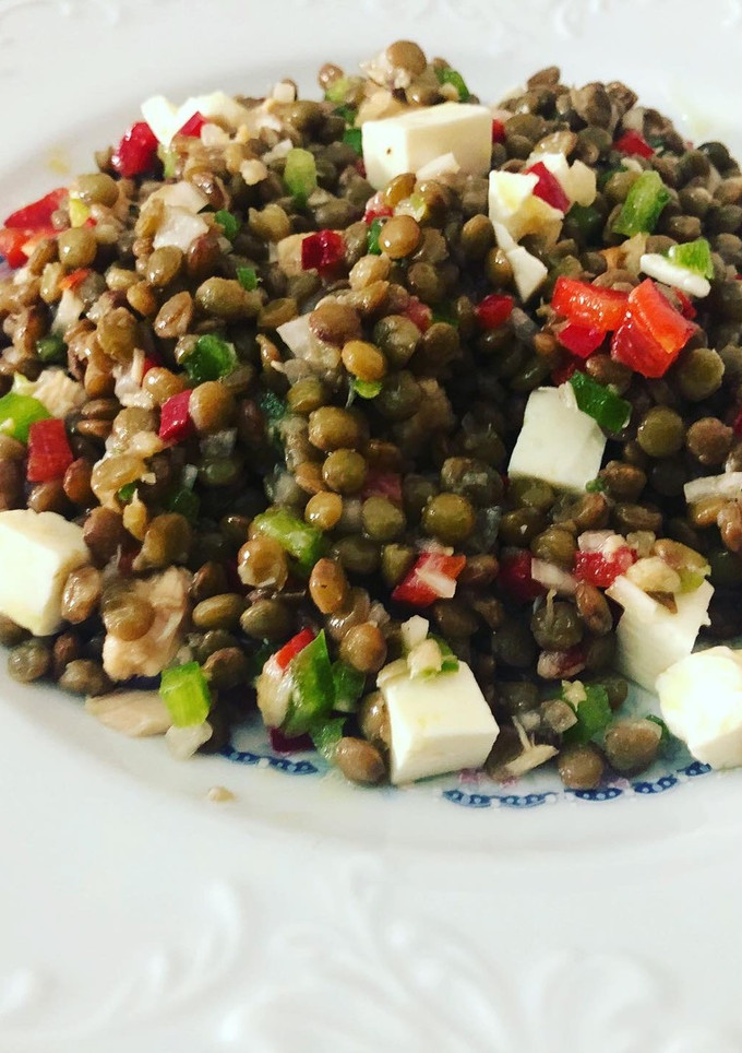 Una foto de Ensalada de lentejas con emulsión de aceite de oliva virgen extra, vinagre y limón