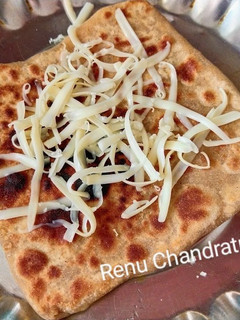 चीज़ पराठा (cheese paratha recipe in Hindi) रेसिपी मुख्य फोटो