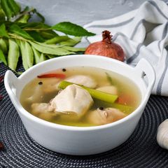 A picture of Garudhiya (fish soup) (Maldives).