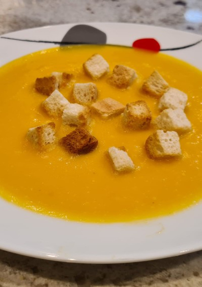 Una foto de Puré de calabacín, calabaza y zanahorias