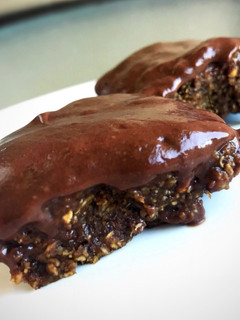 Una foto de Barritas saludables de Café con frosting de chocolate fit!