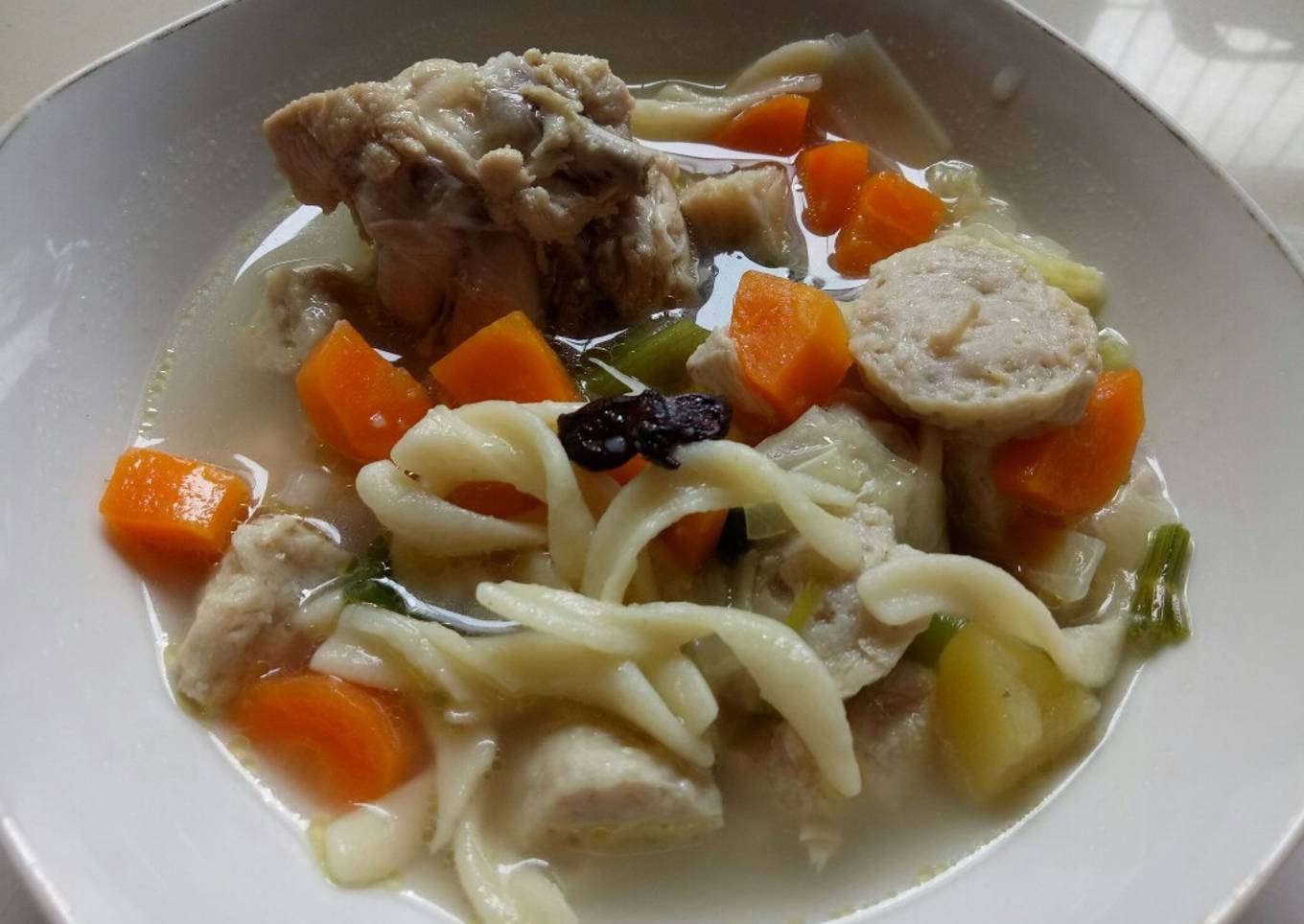 Sop ayam baso fusilli