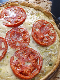 Foto principal de Tarta de atún con tomate y puerro