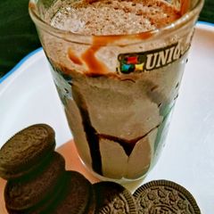 Oreo milk shake A picture of Oreo milk shake.