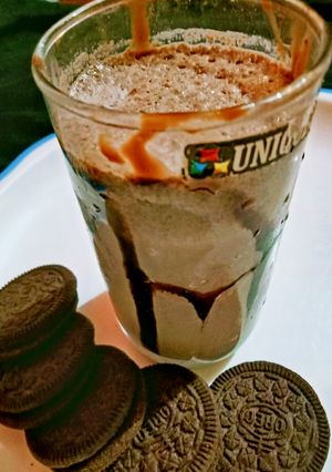 A picture of Oreo milk shake.