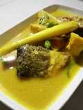 Ikan simba bumbu kuning