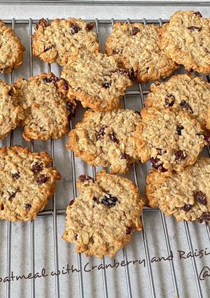 A picture of Oatmeal with Cranberry and Raisins Cookies.