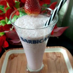 A picture of Strawberry shake.