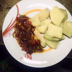 A picture of Cooked sweet potato & sauce🥔🌶🍅.
