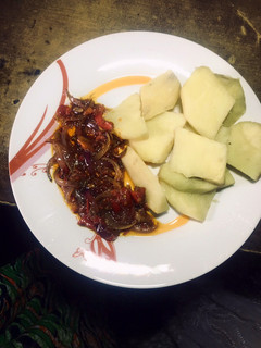 A picture of Cooked sweet potato & sauce🥔🌶🍅.