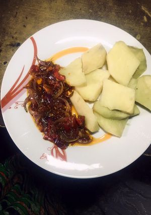 A picture of Cooked sweet potato & sauce🥔🌶🍅.