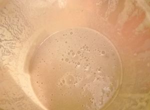 Una foto de Batido de lulo y banano delicioso!!😊🍊🍌