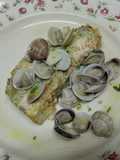 Pastel de brócoli y salmón con almejas