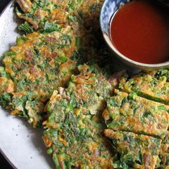 A picture of Edible Chrysanthemum Okonomiyaki.