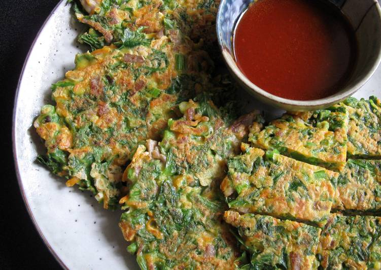 Recipe of Homemade Edible Chrysanthemum Okonomiyaki