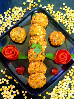 A picture of Chana Dal Vada.