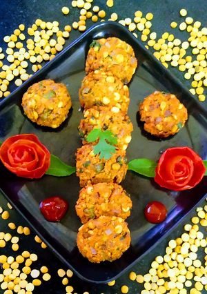 A picture of Chana Dal Vada.