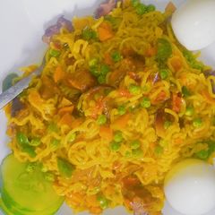 A picture of Indomie jollof.