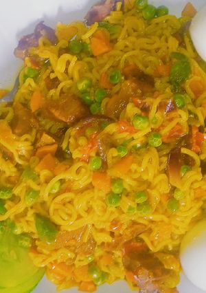 A picture of Indomie jollof.
