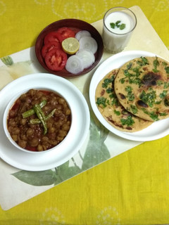 અમૃતસરી છોલે અને કુલચા રેસીપી મુખ્ય ફોટો