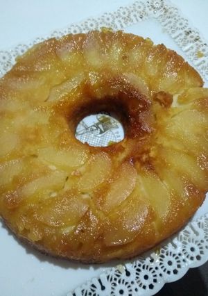 Una foto de Torta invertida de peras