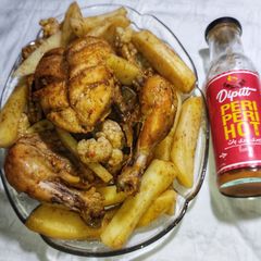A picture of Peri Peri Chicken Steam Roast With Steamed vegetables.
