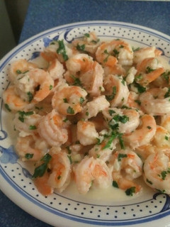 Una foto de Camarones al ajillo