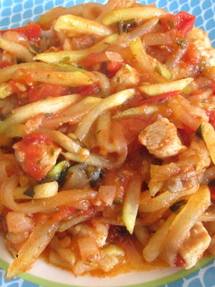 Bazsalikomos csirke, cukkini spagettivel recept fotója