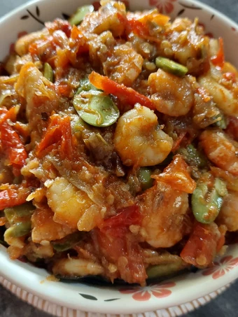 Easy Steps to Make Recipes Sambal udang pete the Delicious Appealing.