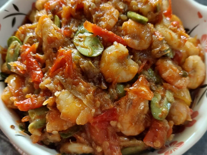 Easy Steps to Make Recipes Sambal udang pete the Delicious Appealing.