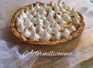 Foto di Crostata con curd agli agrumi e meringa all'italiana