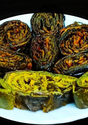आलूवडी (aluvadi recipe in marathi) रेसिपी चे मुख्य फोटो 