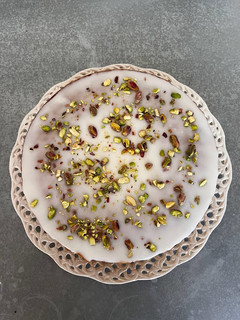Una foto de Bizcocho de calabacín y pistachos